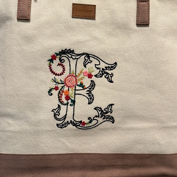 BNWT Color Dunes Embroidered initial “E” tote bag - Picture 3 of 3
